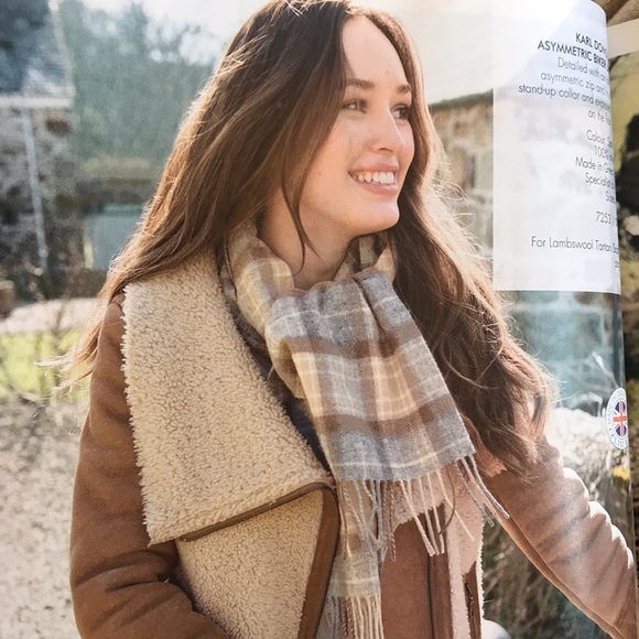 CELTIC & CO Accessories - CELTIC & CO. Silver beige scarf.